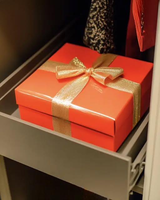I Found a Christmas Gift for His Mistress in My Husband’s Closet – So I Got My Revenge