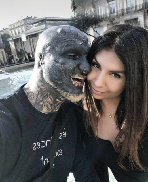 Man undergoes shocking transformation to become a ‘black alien’ — you won’t believe what he looks like now! 👽🖤