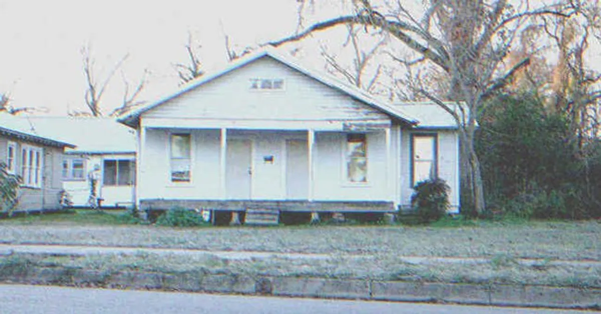 Lonely Elderly Woman Receives Mysterious Daily Deliveries — The Final One Is a New Home