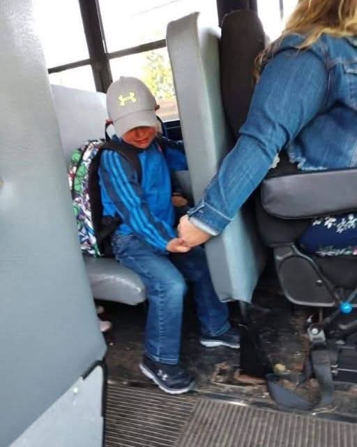 He cried on the bus every day—until she stepped in and did what no one else dared to do.