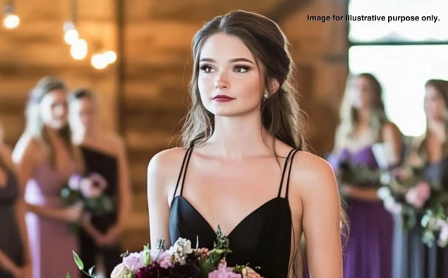 My daughter’s wedding dress arrived completely black—but that wasn’t even the biggest problem.