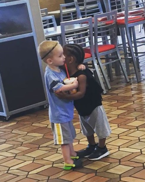 MY TODDLER HUGGED A “DIFFERENT” KID AT LUNCH—AND TAUGHT ME WE’RE BORN TO LOVE