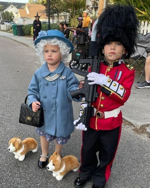 During Our Trip to England, My Kids Dressed Up for a Local Parade—One Woman’s Unexpected Reaction Left Me Speechless