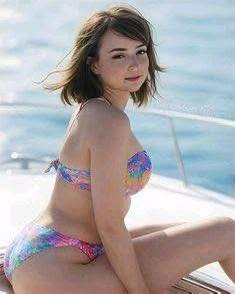 Milana Vayntrub, 37, Shows Off Her Actual Size In A New Photo!