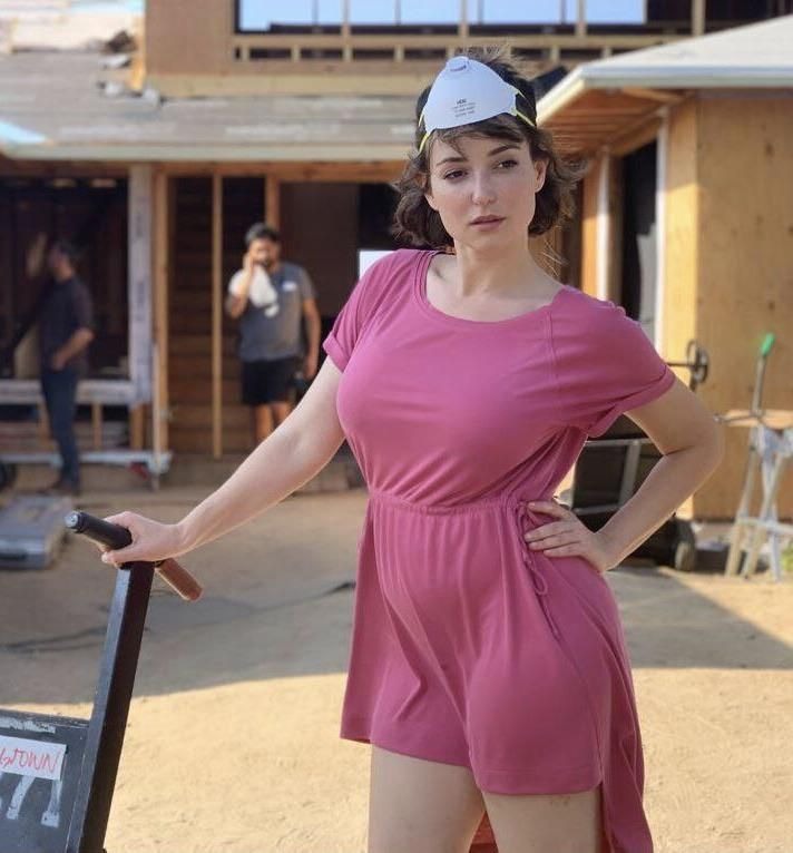 Milana Vayntrub’s Steps Out With Her New Size And Stun Fans!